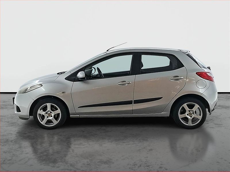 Mazda 2 (2008) 1.3 i, rezervace - fotka 3 z 15