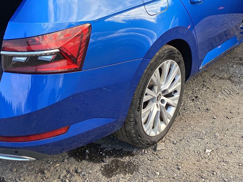 Škoda Superb (2023) Combi 2.0 TDI 4x4 DSG L&K - fotka 32 z 41