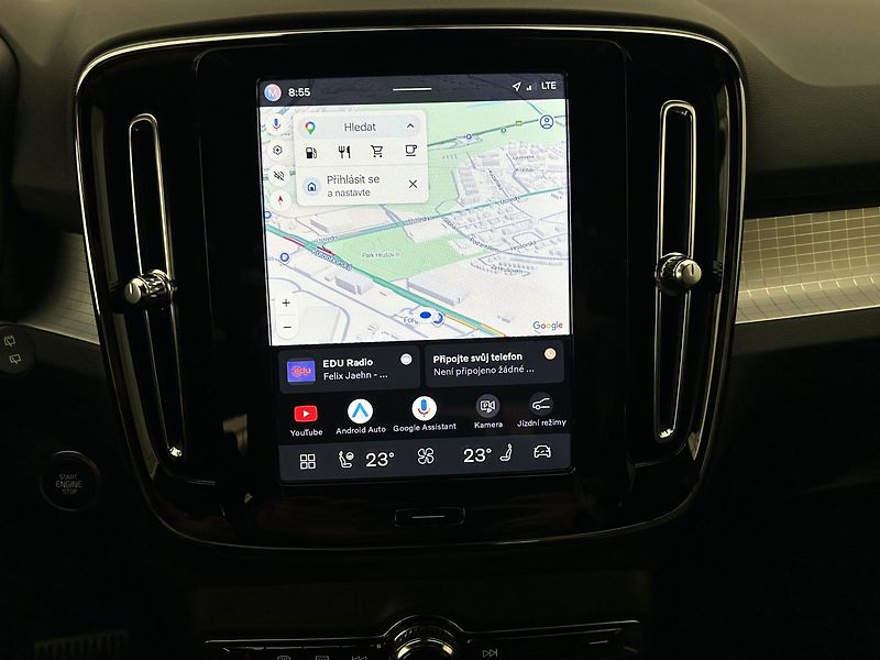 Volvo XC40 2.0 B3 CORE - fotka 19 z 28