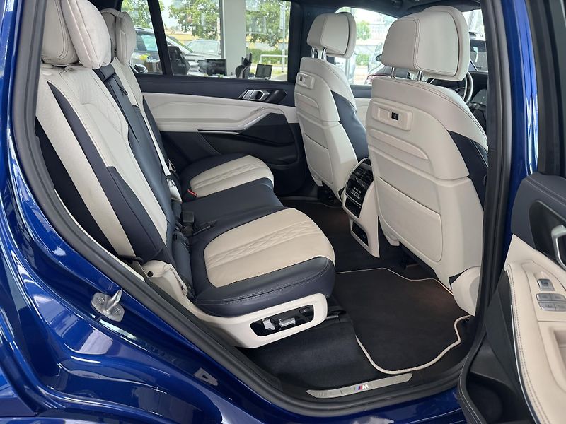 BMW X7 (2022) xDrive 40d M Sports - fotka 25 z 42