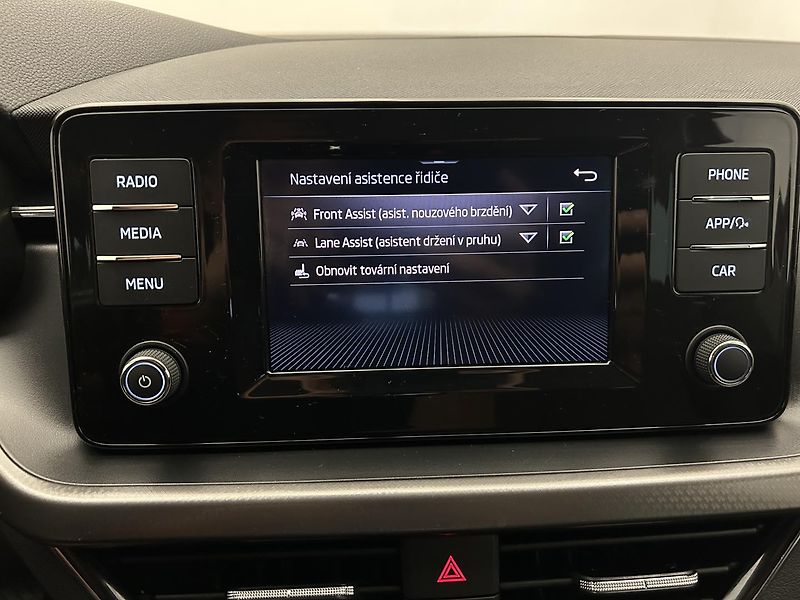 Škoda Scala 1.0 TSI Ambition - fotka 11 z 22