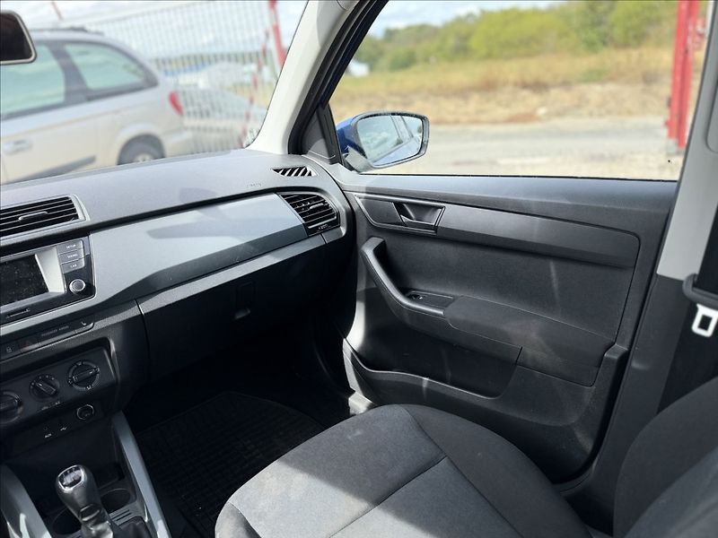 Škoda Fabia 1,0 MPI KLIMA - fotka 19 z 22