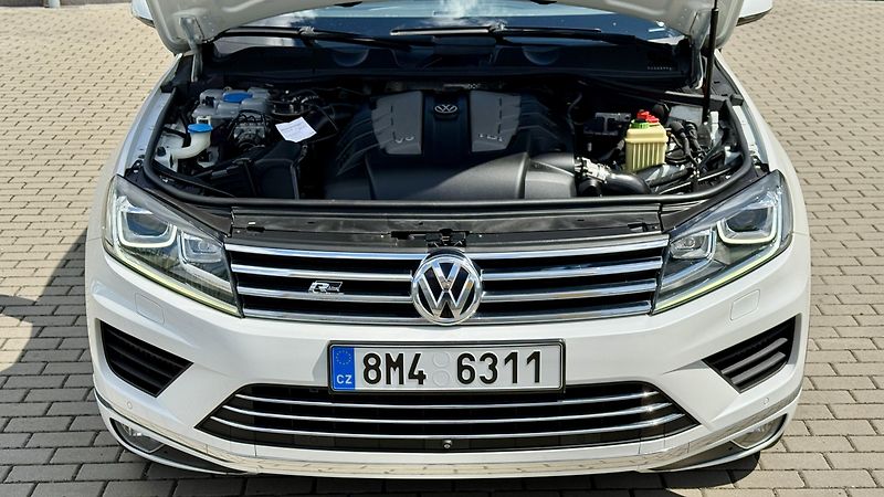 Volkswagen Touareg 3.0TDi*193kW*R-LINE*PERLEŤ - fotka 23 z 35