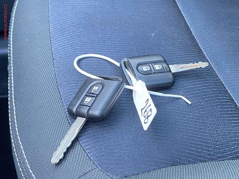 Nissan Qashqai (2011) 1.6 i, I-Way, navi, TZ, panor - fotka 18 z 18