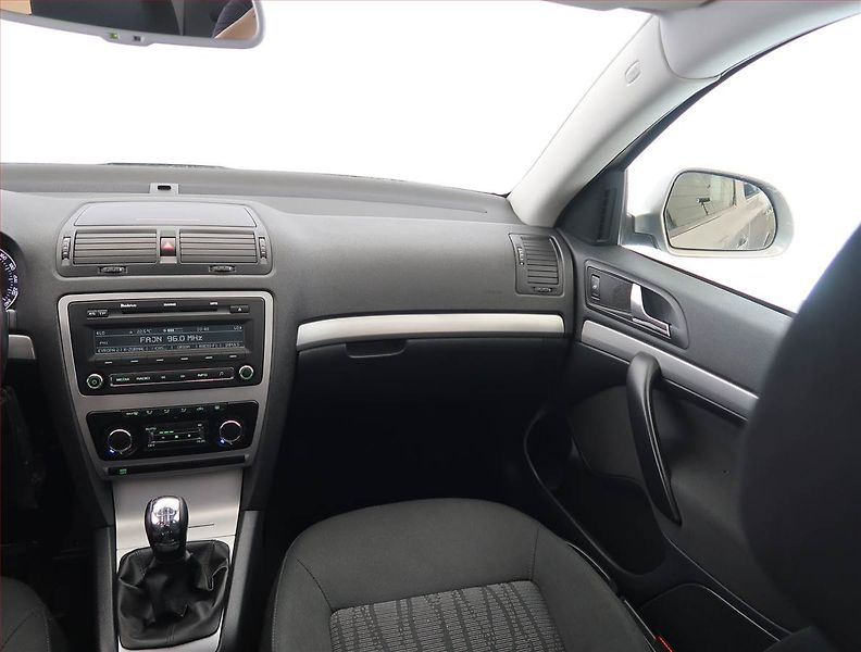 Škoda Octavia (2008) 1.9 TDI, Serv.kniha, Tempomat - fotka 8 z 20