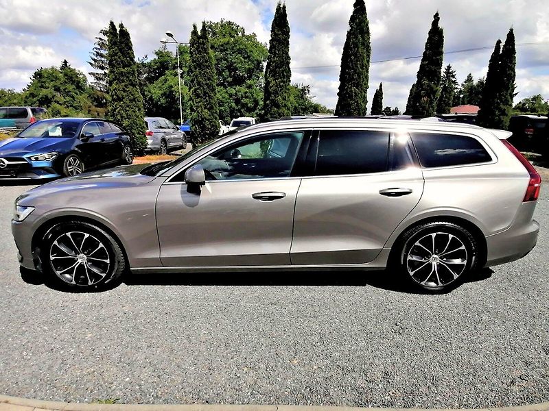 Volvo V60 (2021) 2.0 B3 MHEV A/T 120kW - fotka 7 z 36