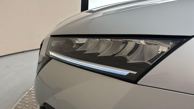 Škoda Octavia 2.0 TDI Ambition Combi - fotka 18 z 24