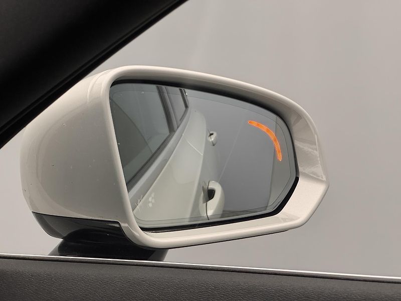 Volvo V90 B4 MOMENTUM AUT - fotka 19 z 45