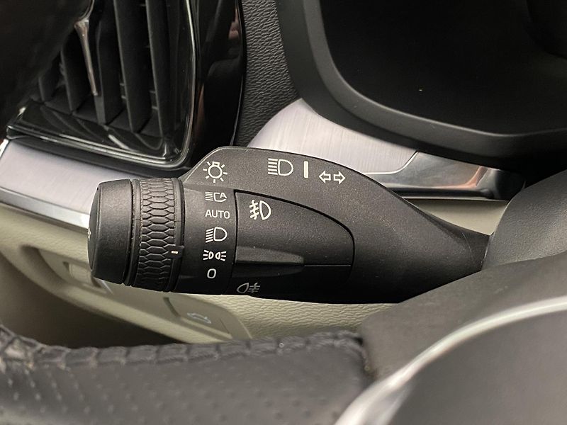 Volvo V60 D4 MOMENTUM AUT - fotka 21 z 47