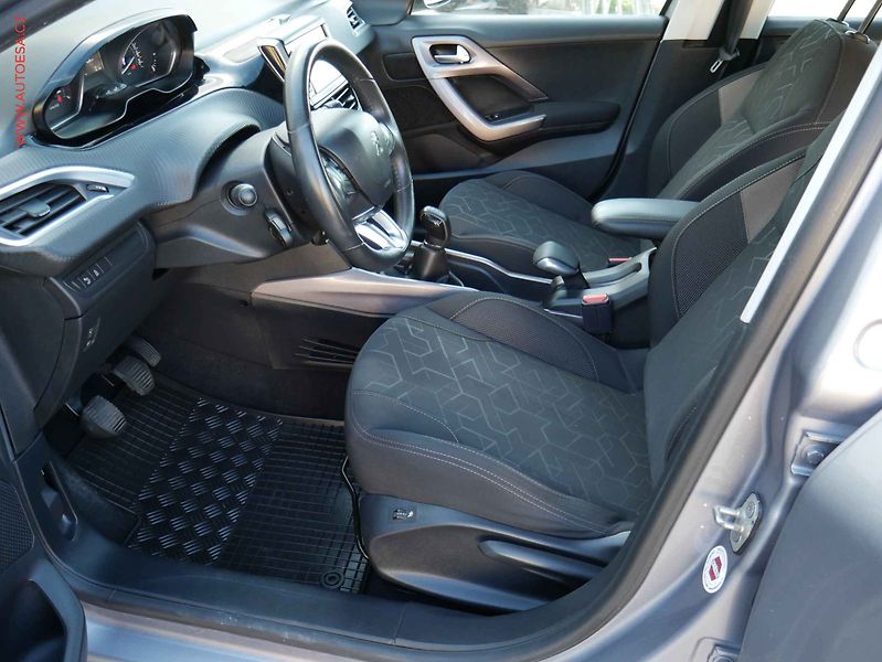 Peugeot 2008 (2015) 1.2 PT, 2.maj,ČR, Active - fotka 9 z 19
