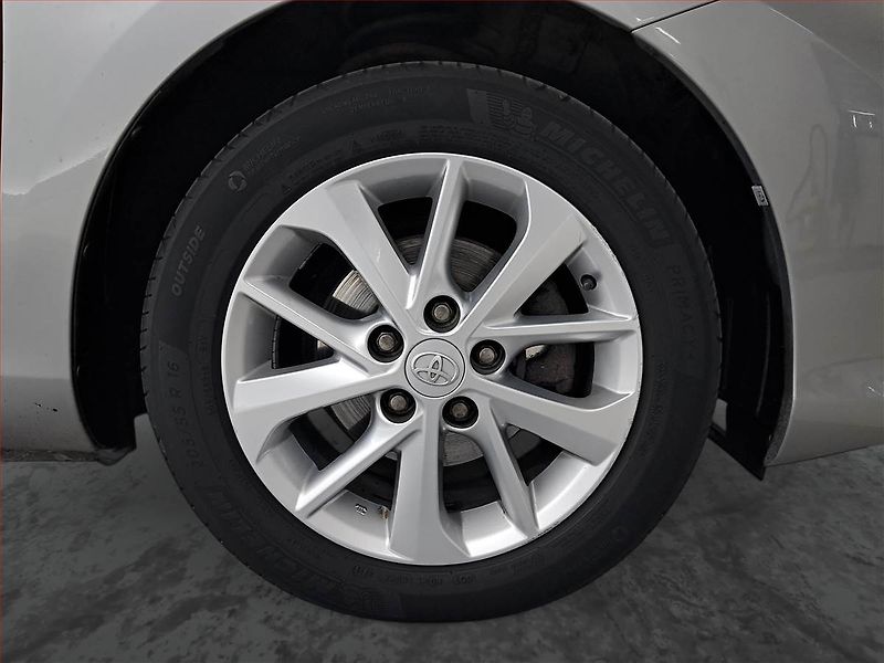 Toyota Auris (2015) 1.2 Ti, Serv.kniha, Tempomat - fotka 15 z 18
