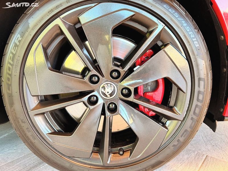 Škoda Octavia 2.0 TSi 180 Kw DSG RS - fotka 29 z 30