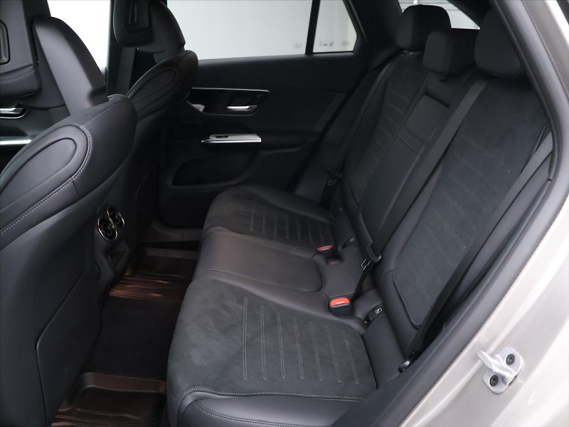 Mercedes-Benz GLC 2,0 300 4Matic AMG CZ 1Maj - fotka 15 z 41