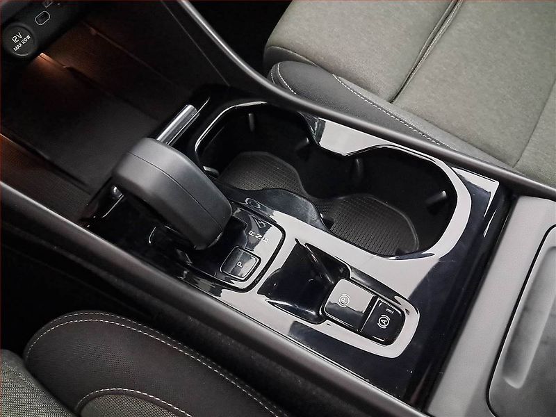 Volvo XC40 (2022) Plus B3 - fotka 16 z 22