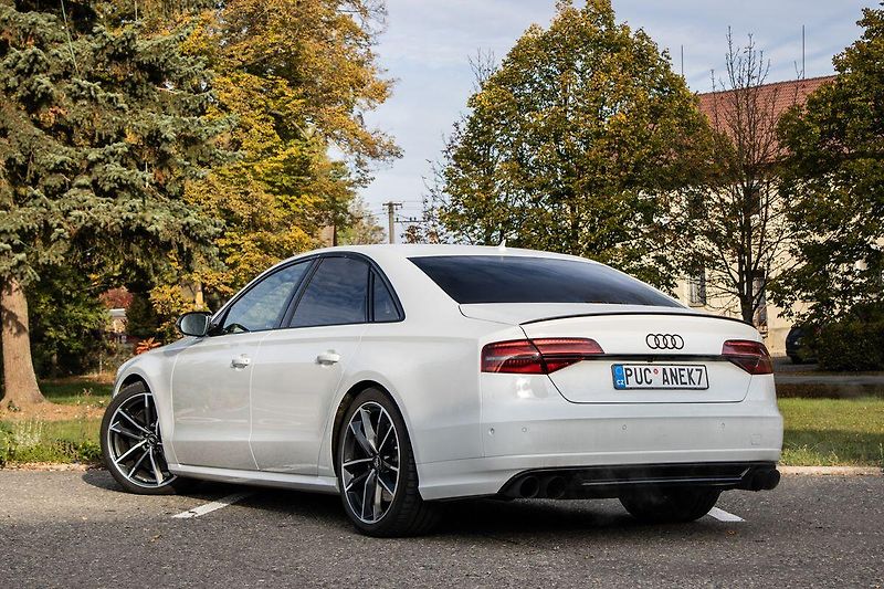 Audi S8 - fotka 7 z 30