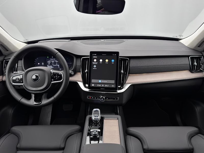 Volvo XC90 (2026) T8 AWD RECHARGE ULTRA DARK 7m - fotka 2 z 29