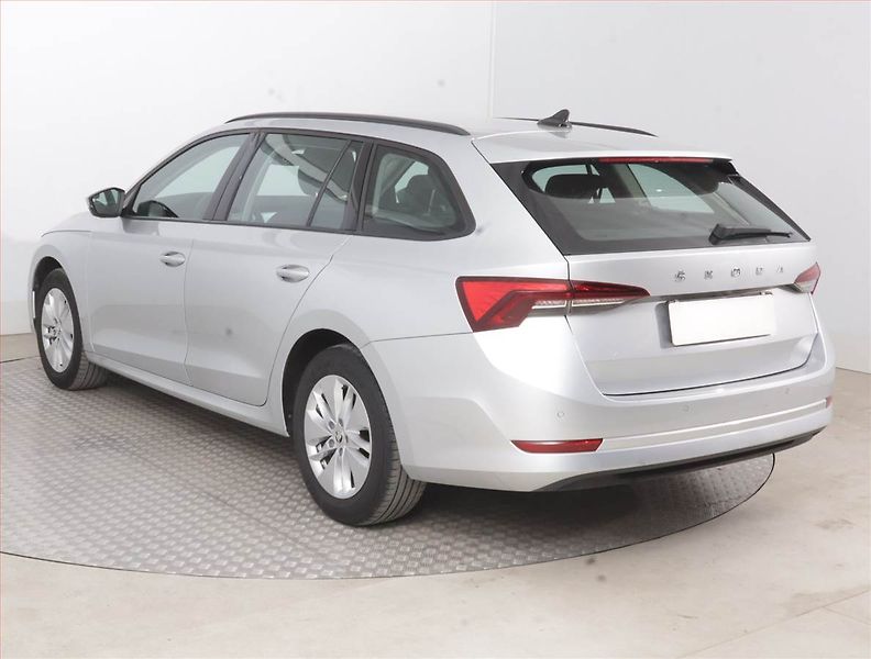 Škoda Octavia (2023) Ambition 2.0 TDI, ČR,1.maj - fotka 4 z 14