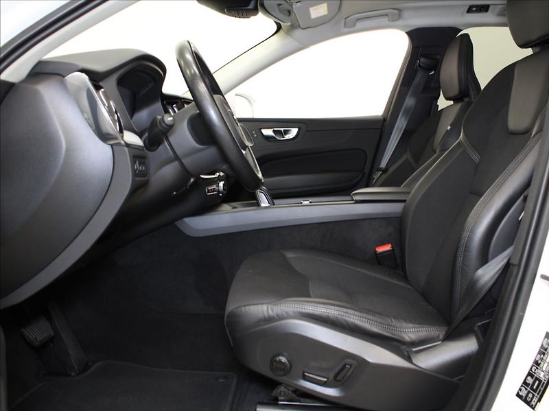 Volvo XC60 2,0 T6 AWD 340k.Pano.H/K.Paměť - fotka 6 z 27
