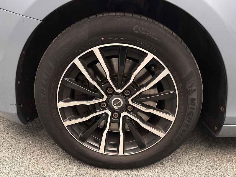 Volvo V40 T2 MOMENTUM AUT  - fotka 41 z 41