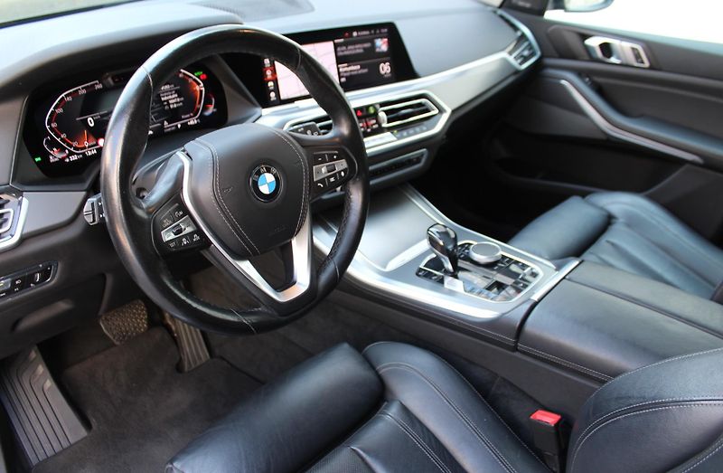 BMW X5 xDrive30d - fotka 4 z 26