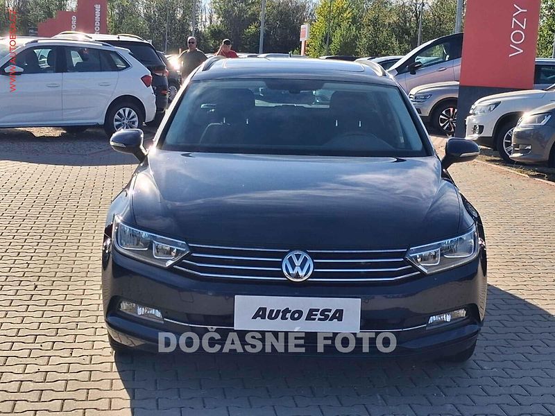 Volkswagen Passat (2015) 2.0 TDi, Comfortline, navi - fotka 2 z 18