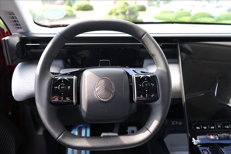 Citroën C5 Aircross (2026) 1,6 Plug-in Hybrid225k Aut.MAX - fotka 15 z 30