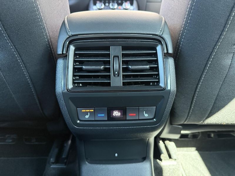 Škoda Karoq DSG 1,5TSi 110kW SportLine - fotka 23 z 24