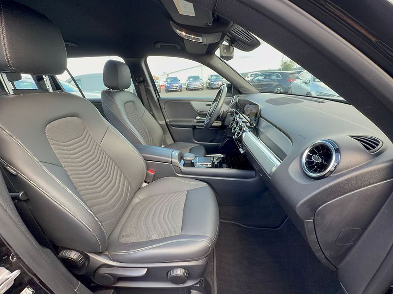 Mercedes-Benz GLB 200 d 4MATIC - fotka 10 z 35