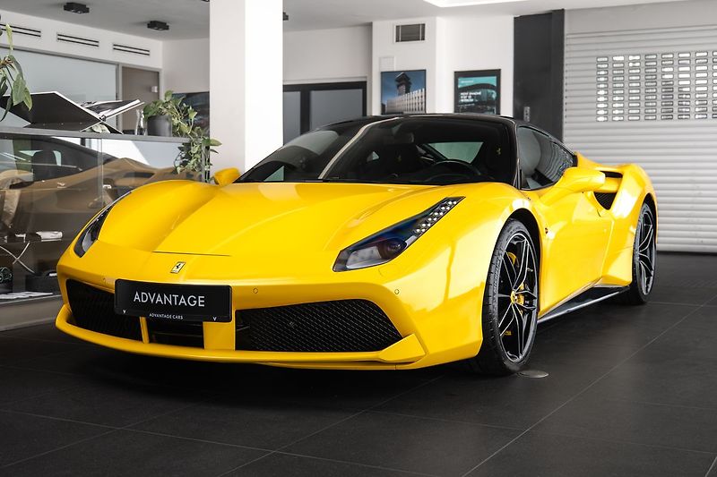 Ferrari 488 LIFT/Carbon/GialloModena - fotografie inzerátu
