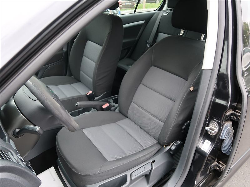 Škoda Octavia 1,6 FSi,85kW,NovéČR,klima - fotka 10 z 19