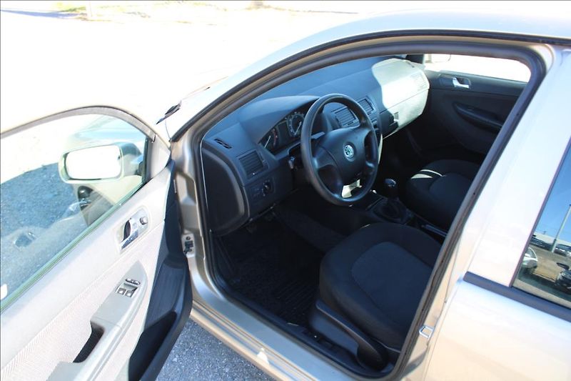 Škoda Fabia 1,4 i 16V  2.maj.,ČR,92.077km - fotka 9 z 19