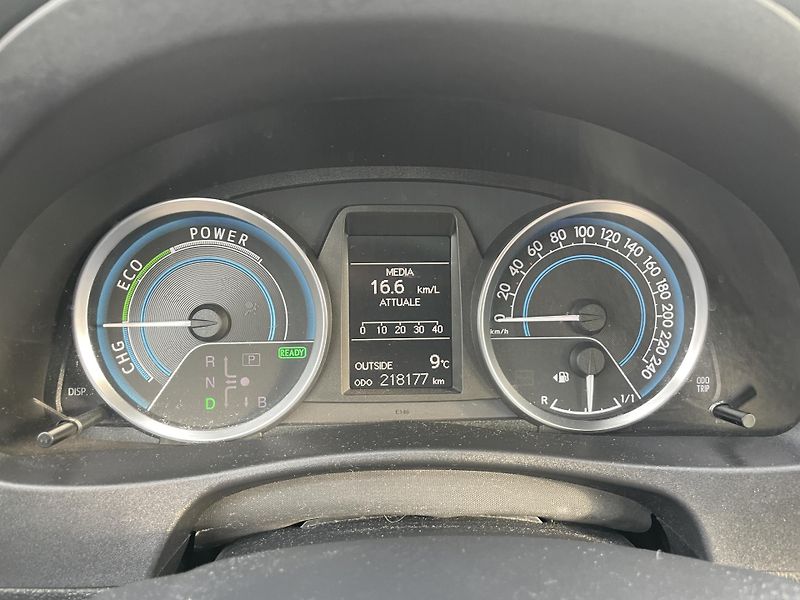 Toyota Auris 1.8i 16v HYBRID AUT NAVI CAM!! - fotka 155 z 166