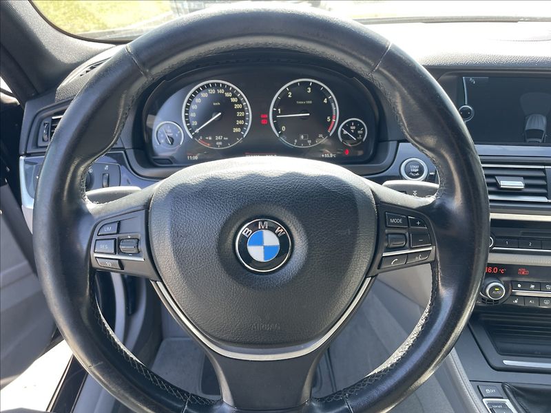 BMW Řada 5 3,0 d 180kw Manuál Luxury 2maj - fotka 18 z 31