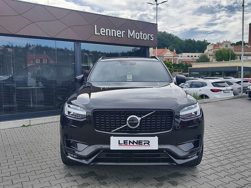 Volvo XC90 B5 2.0/173kW R-Design AT 4x4 - fotka 2 z 39