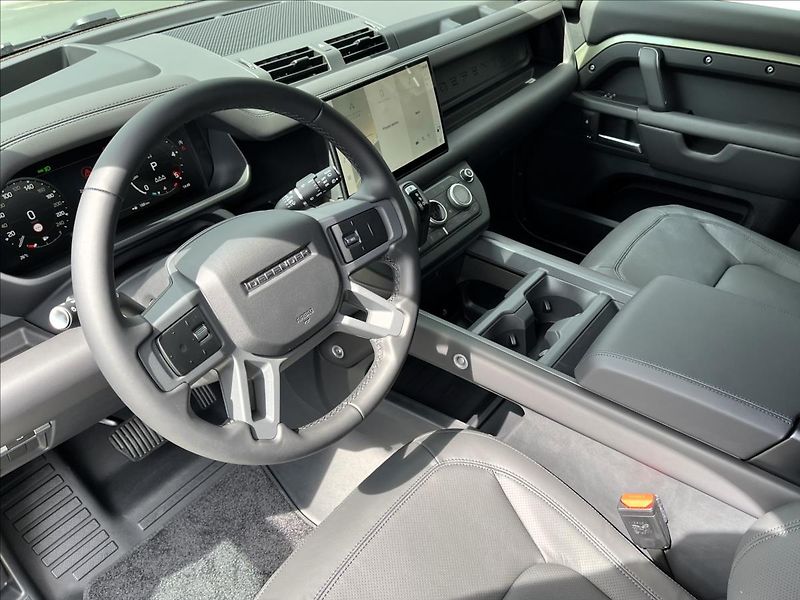Land Rover Defender 3,0 110 D300 X-DYN HSE / SATIN - fotka 12 z 26