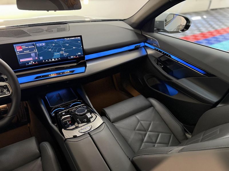 BMW Řada 5 BMW 540d xDrive M-Sport,tažné  - fotka 24 z 48