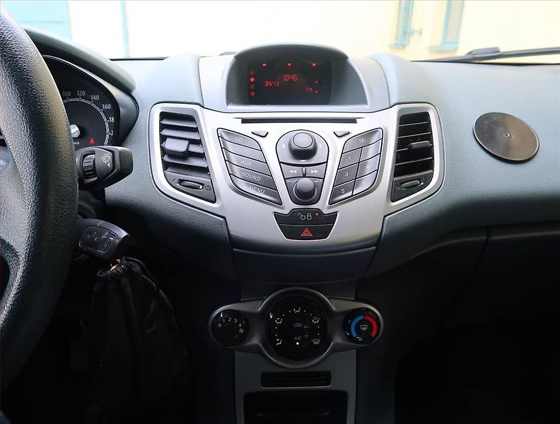 Ford Fiesta (2011) 1.25, po STK, dobrý stav - fotka 12 z 17
