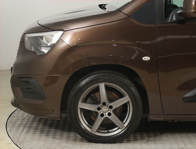 Opel Combo (2019) Maxi Enjoy 1.5 CDTI, 5Míst, ČR - fotka 15 z 20