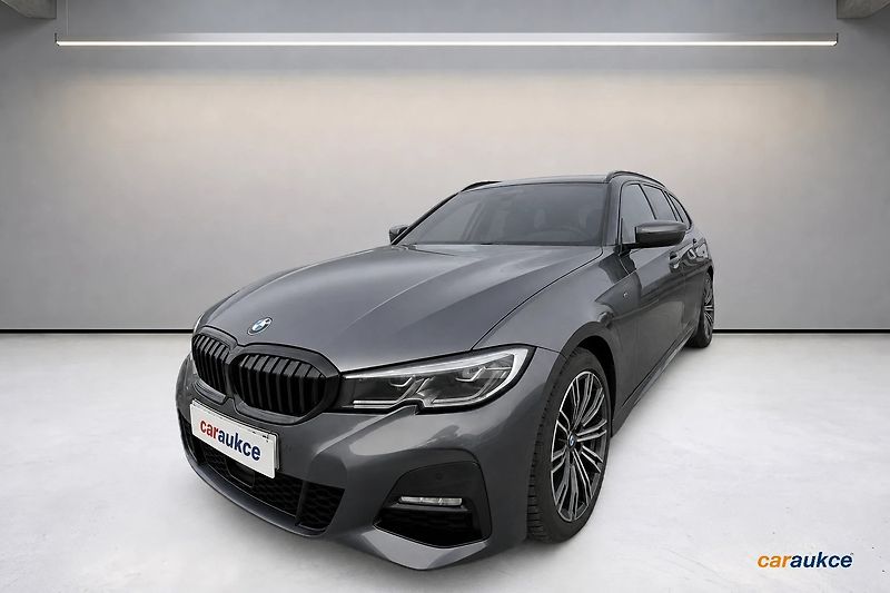 BMW Řada 3 320d xDrive AT Touring - fotka 1 z 83