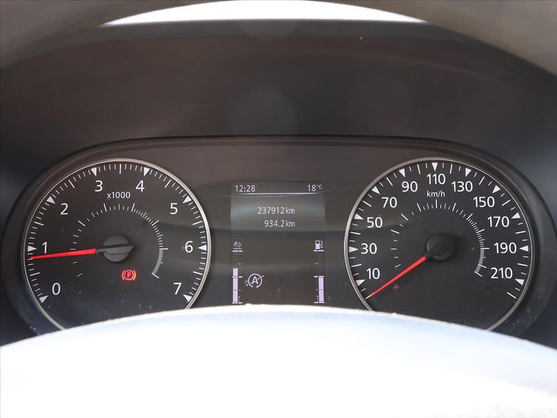 Renault Master 2,3 dCi L4 8-Palet 2x spaní DP - fotka 17 z 32