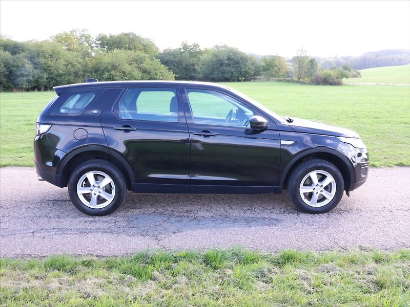 Land Rover Discovery Sport 2,0 TD4 110kW 4WD Automat - fotka 8 z 32