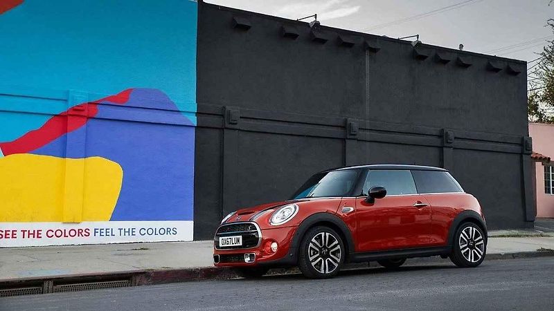 Mini Cooper S a Cabriolet.