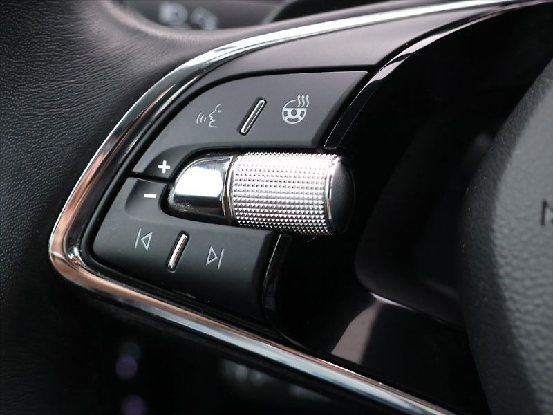 Škoda Karoq 1,5 TSI 110kW DSG Matrix DPH - fotka 19 z 34