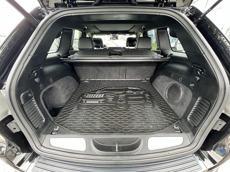 Jeep Grand Cherokee 3.0CRD SUMMIT AUTOMAT KŮŽE - fotka 34 z 47