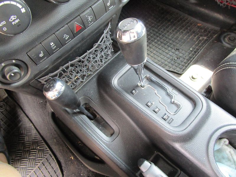 Jeep Wrangler 2,8D-147KW-4x4+NOVÝ OLEJ - fotka 17 z 20