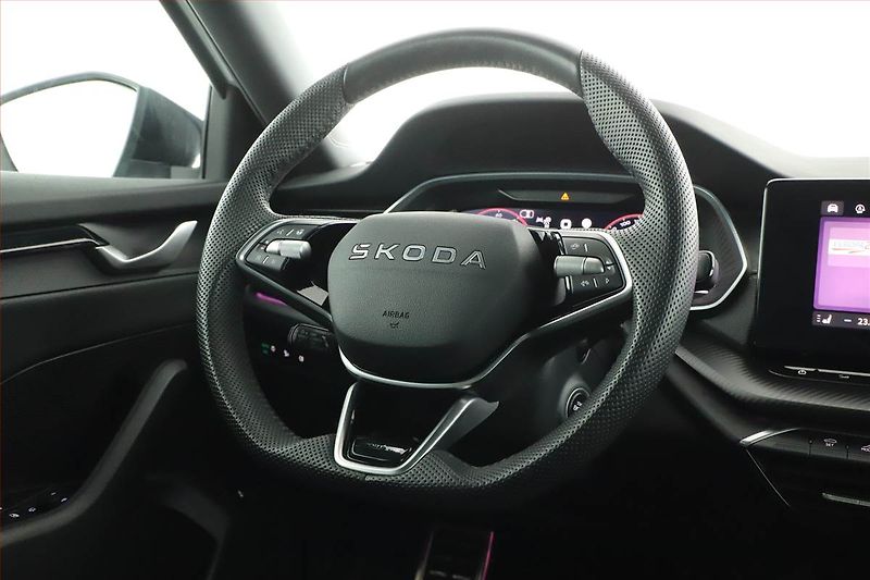 Škoda Octavia (2025) 2.0 TDI, SPORTLINE, KEYLESS - fotka 20 z 25