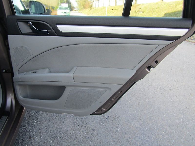 Škoda Superb (2011) 1.6 TDI 77kW ZIMNÍ PNEU - fotka 19 z 32