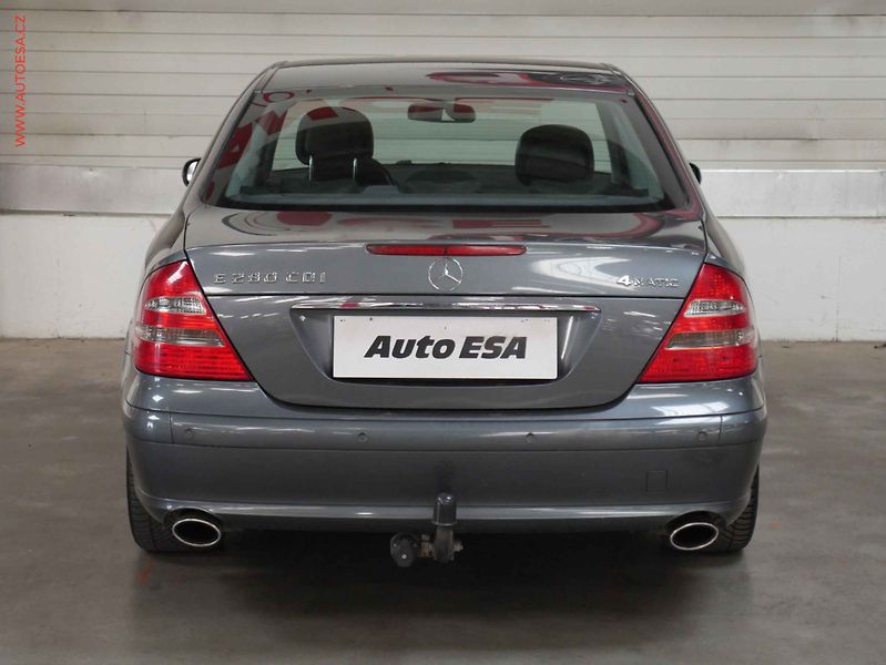 Mercedes-Benz Třídy E (2006) 3.0 Cdi 4Mat, AT, xenon, kůže - fotka 5 z 21