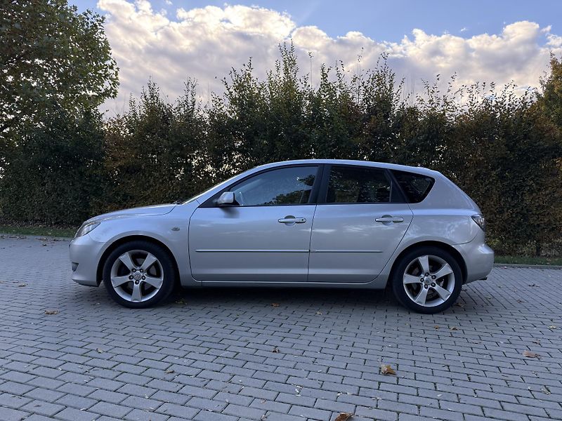 Mazda 3 2.0 Sport - fotka 5 z 32