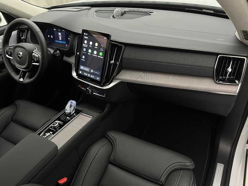 Volvo XC90 (2026) T8 AWD RECHARGE ULTRA DARK - fotka 22 z 46